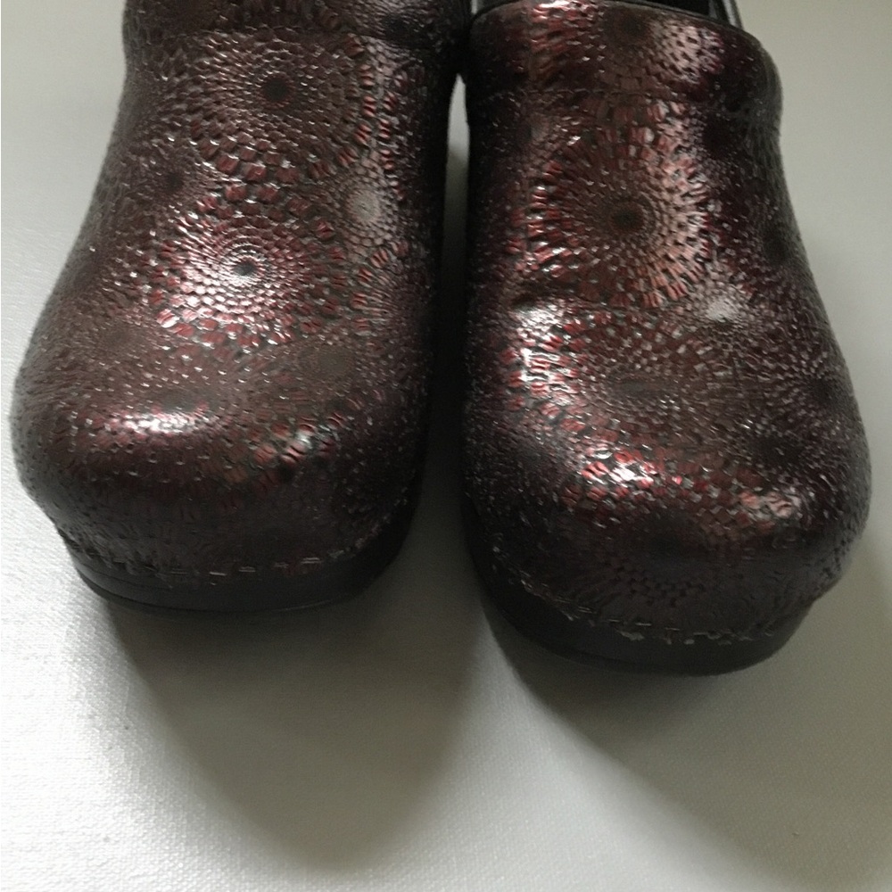 Dansko Medallion Burgundy Clogs Shoes - Picture 6 of 7